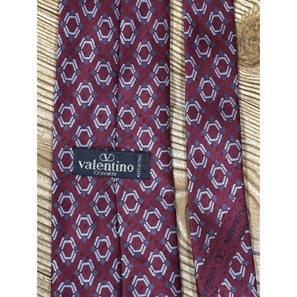 Valentino Cravatte Silk ‎ Necktie Men’s Size 56 x 4 burgundy Maroon Abstract - Picture 4 of 5